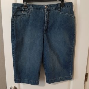 Ladies Bandolino jean shorts size 14